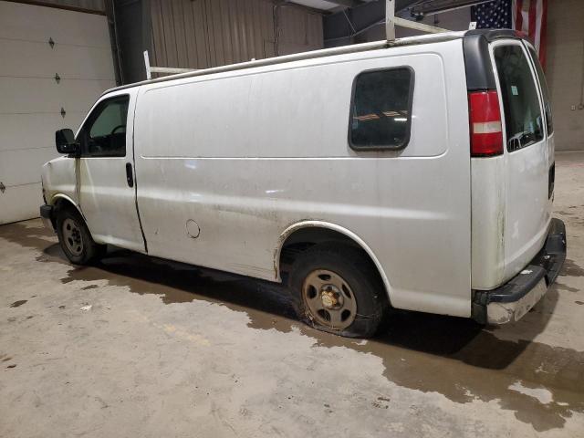 1GCFH15T041238068 - 2004 CHEVROLET EXPRESS G1 WHITE photo 2