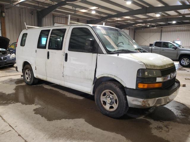 1GCFH15T041238068 - 2004 CHEVROLET EXPRESS G1 WHITE photo 4