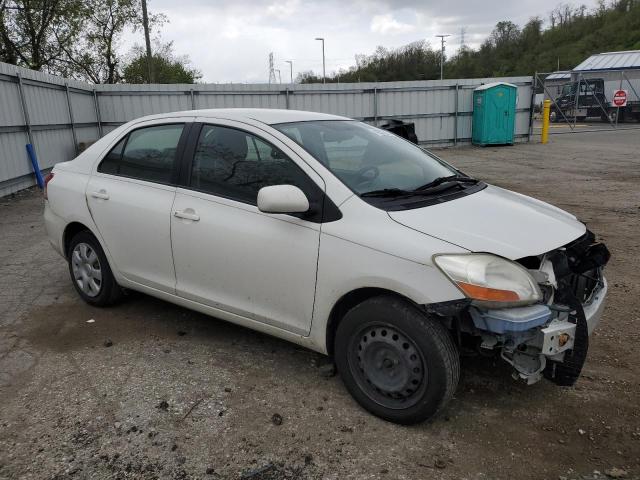 JTDBT923871179811 - 2007 TOYOTA YARIS WHITE photo 4