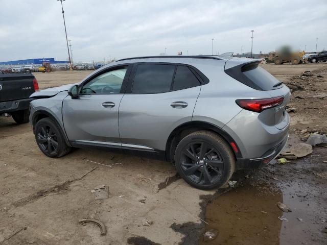 LRBFZMR44PD078649 - 2023 BUICK ENVISION PREFERRED ვერცხლისფერი ფოტო 2