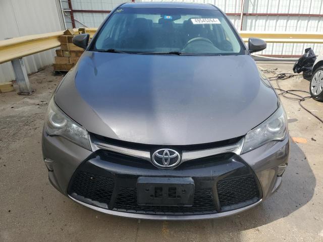 4T1BF1FK8HU776575 - 2017 TOYOTA CAMRY LE GRAY photo 5