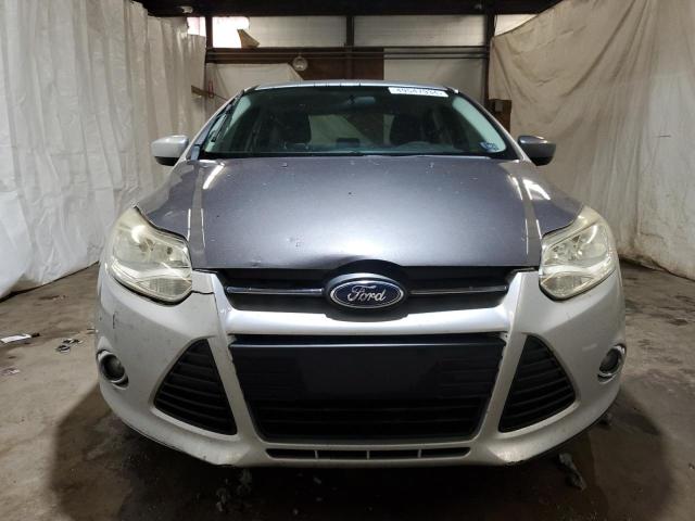 1FAHP3F28CL358660 - 2012 FORD FOCUS SE SILVER photo 5