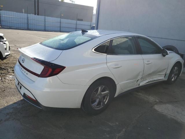 5NPEG4JA8MH123909 - 2021 HYUNDAI SONATA SE WHITE photo 3