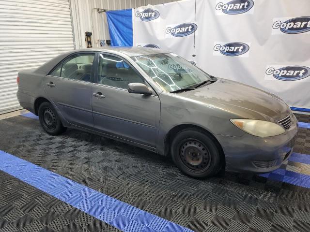 4T1BE32K55U603984 - 2005 TOYOTA CAMRY LE GRAY photo 4