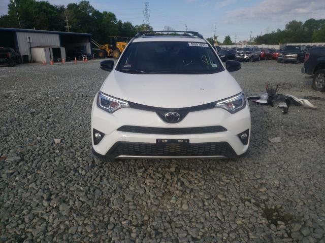 JTMJFREV3HJ166739 - 2017 TOYOTA RAV4 SE WHITE photo 5