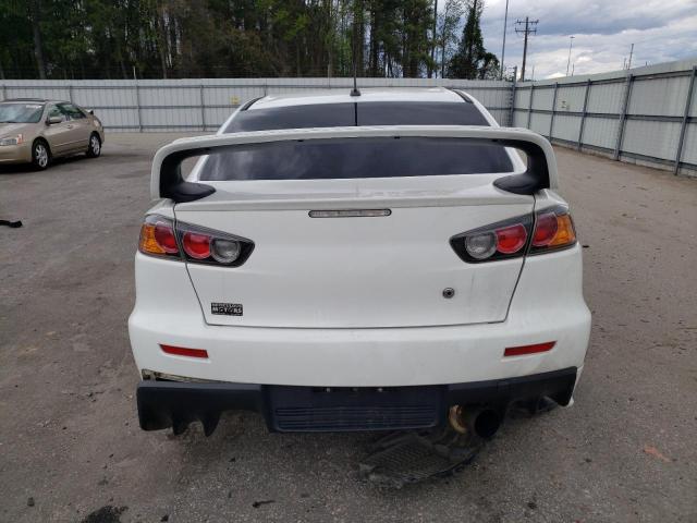 JA32W8FV7BU010270 - 2011 MITSUBISHI LANCER EVOLUTION GSR WHITE photo 6