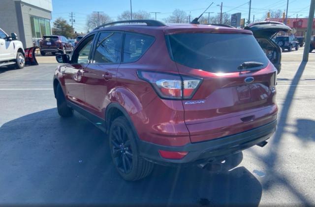 1FMCU0GD5JUA52269 - 2018 FORD ESCAPE SE RED photo 3