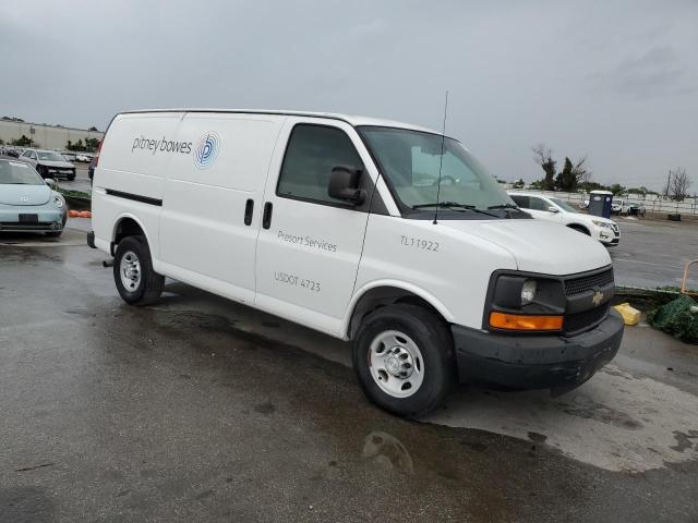 1GCWGFCA9E1192212 - 2014 CHEVROLET EXPRESS G2 WHITE photo 4