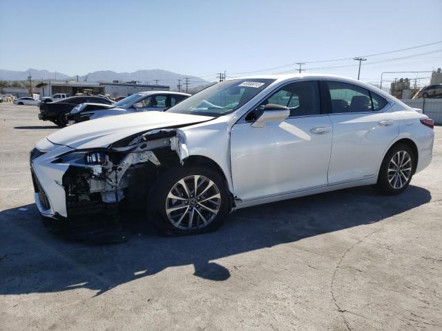 58ACA1C13NU017917 - 2022 LEXUS ES 300H BASE WHITE photo 1