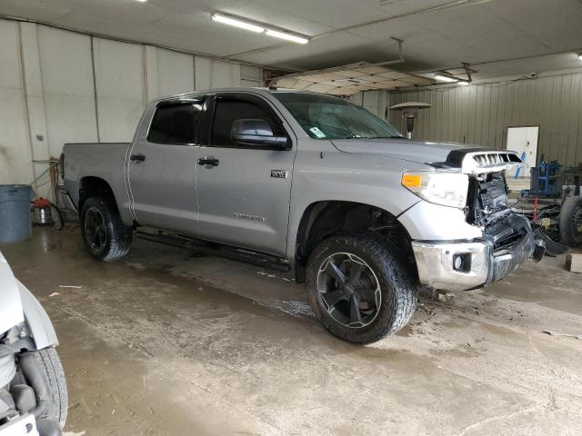 5TFDW5F11HX605984 - 2017 TOYOTA TUNDRA CREWMAX SR5 SILVER photo 4