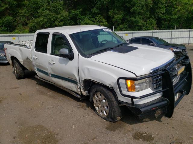 1GT121C88DF106415 - 2013 GMC SIERRA K2500 SLT WHITE photo 4