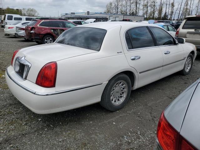 1LNFM82W1WY720721 - 1998 LINCOLN TOWN CAR SIGNATURE WHITE photo 3