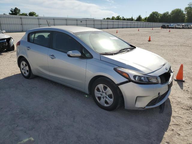 KNAFK5A88H5707431 - 2017 KIA FORTE LX SILVER photo 4