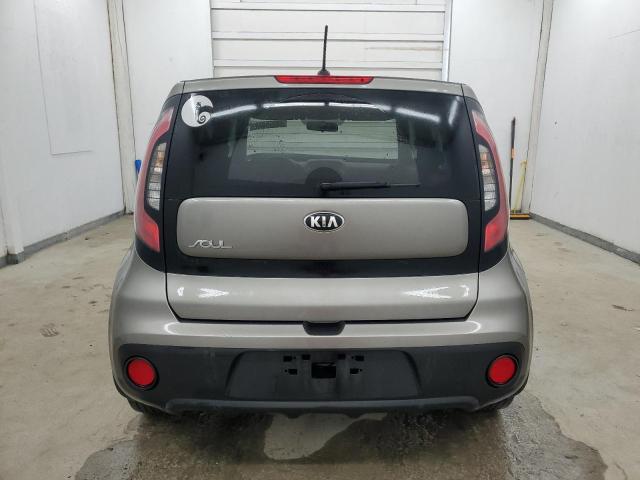 KNDJN2A2XJ7507935 - 2018 KIA SOUL GRAY photo 6