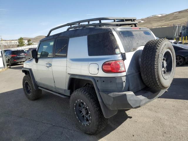 JTEBU11F370064657 - 2007 TOYOTA FJ CRUISER SILVER photo 2