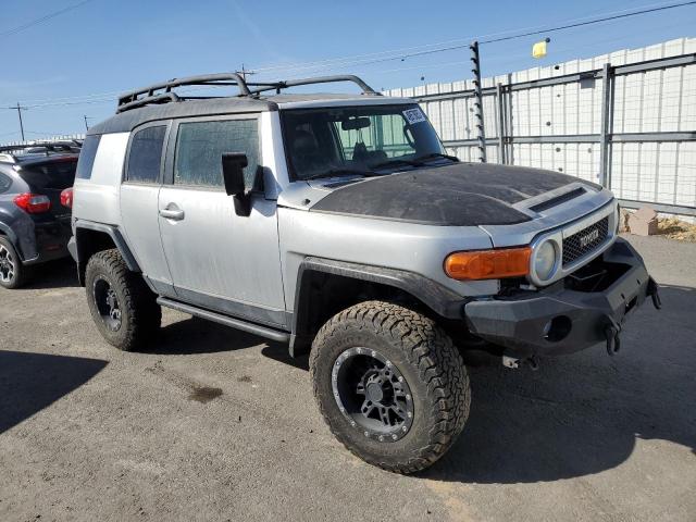 JTEBU11F370064657 - 2007 TOYOTA FJ CRUISER SILVER photo 4