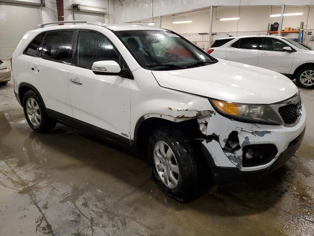 5XYKTDA62CG214108 - 2012 KIA SORENTO BASE WHITE photo 4