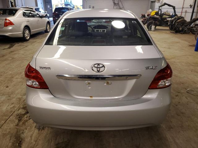 JTDBT923671014792 - 2007 TOYOTA YARIS SILVER photo 6