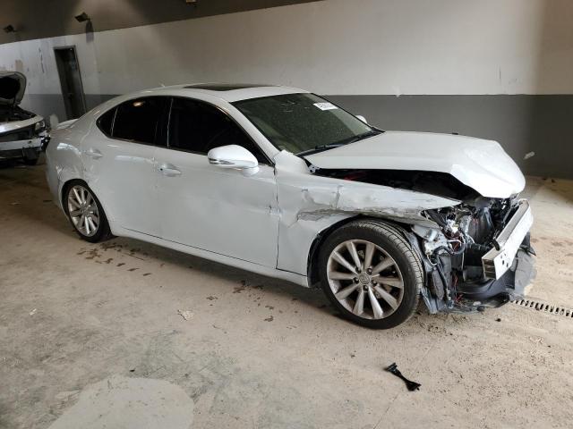 JTHCF5C20A5037008 - 2010 LEXUS IS 250 WHITE photo 4