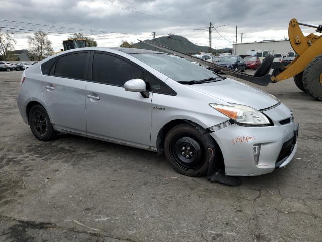 JTDKN3DU3F1951157 - 2015 TOYOTA PRIUS SILVER photo 4