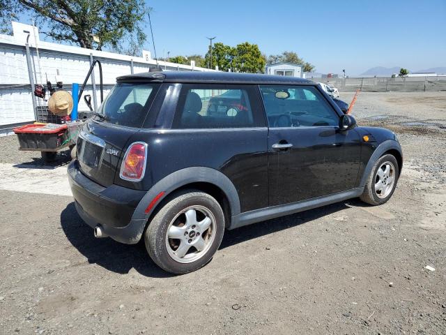 WMWMF3C56ATZ62728 - 2010 MINI COOPER BLACK photo 3