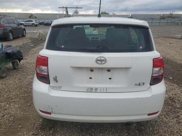 JTKKU4B4XC1020218 - 2012 TOYOTA SCION XD WHITE photo 6