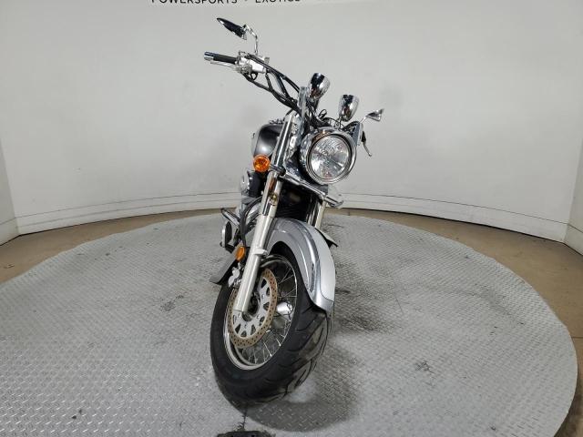 JS1VS55A762100148 - 2006 SUZUKI C50 SILVER photo 2