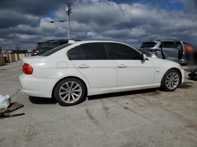 WBAPH73559E126715 - 2009 BMW 328 I WHITE photo 3