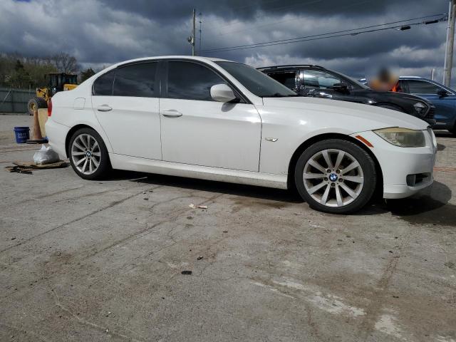 WBAPH73559E126715 - 2009 BMW 328 I WHITE photo 4