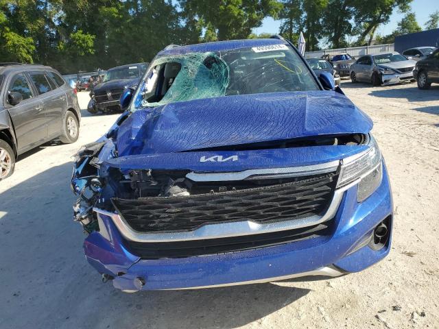 KNDEU2AA6P7436799 - 2023 KIA SELTOS S BLUE photo 5