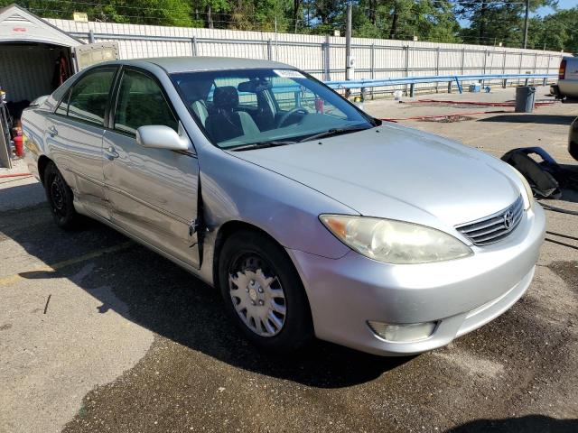 4T1BE32K25U560902 - 2005 TOYOTA CAMRY LE SILVER photo 4