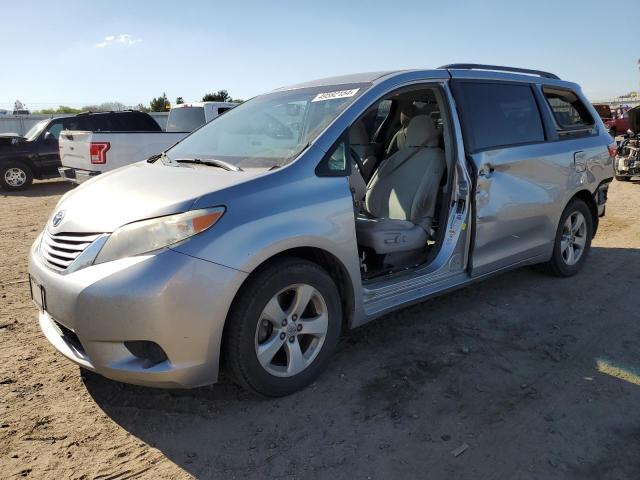 5TDKZ3DC6HS825814 - 2017 TOYOTA SIENNA LE SILVER photo 1