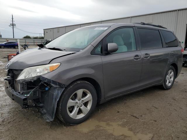 5TDKK3DC6CS199078 - 2012 TOYOTA SIENNA LE GRAY photo 1