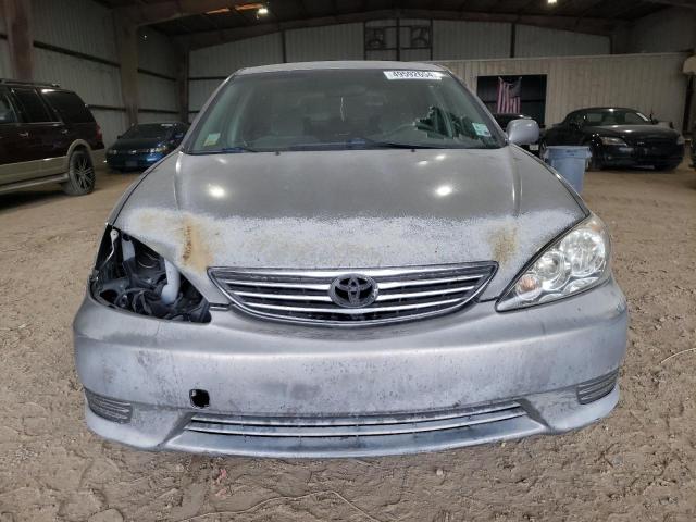 JTDBE32K963043723 - 2006 TOYOTA CAMRY LE SILVER photo 5