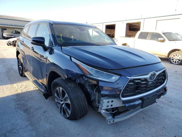 5TDGZRAHXMS532596 - 2021 TOYOTA HIGHLANDER XLE BLUE photo 4