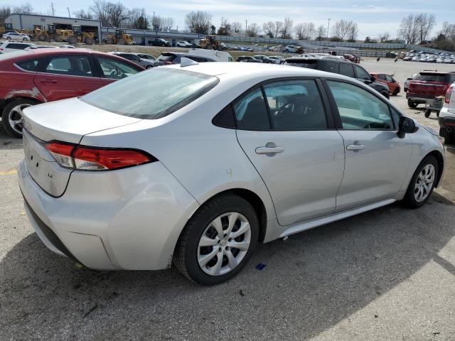 5YFEPMAEXMP259738 - 2021 TOYOTA COROLLA LE SILVER photo 3