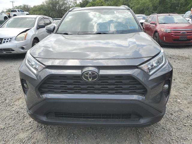 2T3W1RFV2KW002099 - 2019 TOYOTA RAV4 XLE GRAY photo 5