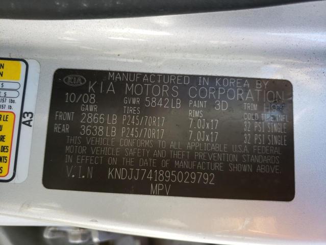 KNDJJ741895029792 - 2009 KIA BORREGO LX SILVER photo 13