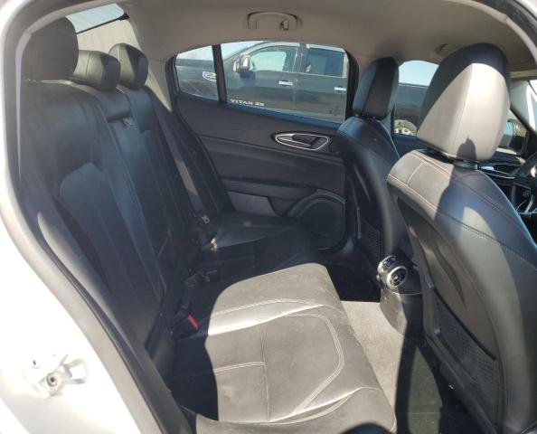 ZARFAEDNXH7528647 - 2017 ALFA ROMEO GIULIA Q4 银色 照片 10