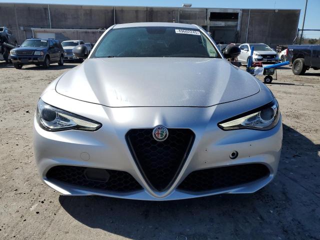 ZARFAEDNXH7528647 - 2017 ALFA ROMEO GIULIA Q4 银色 照片 5