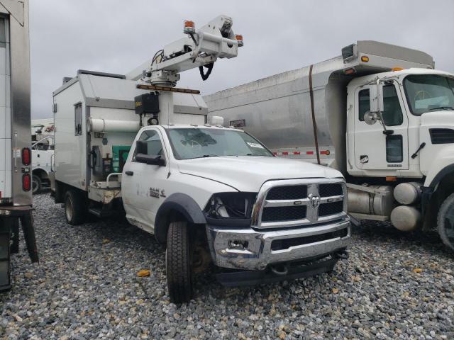 3C7WRNCL6JG391688 - 2018 RAM 5500 WHITE photo 4