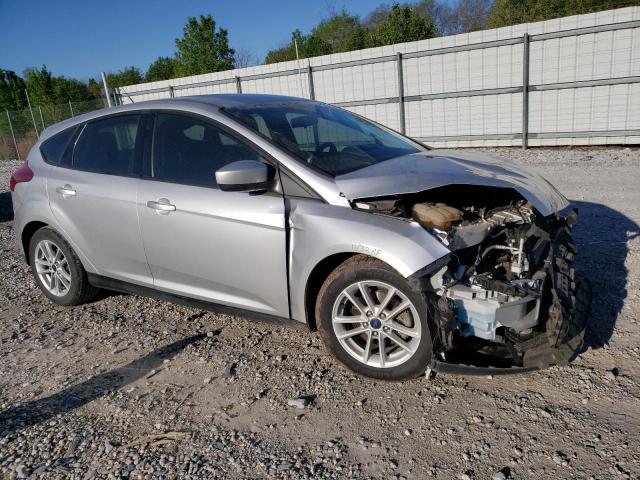 1FADP3K26JL256128 - 2018 FORD FOCUS SE SILVER photo 4