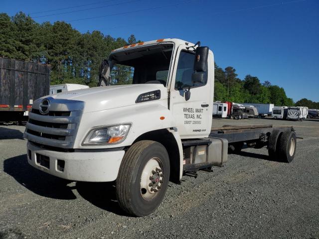 5PVNE8JV5J4S56807 - 2018 HINO 258/268 WHITE photo 2