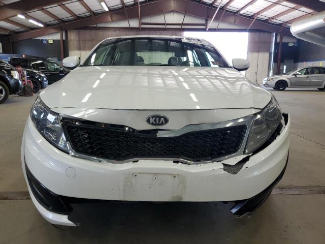 KNAGM4A70D5388603 - 2013 KIA OPTIMA LX WHITE photo 5