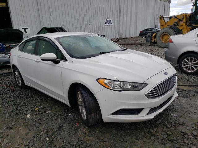 3FA6P0H70HR260004 - 2017 FORD FUSION SE WHITE photo 4