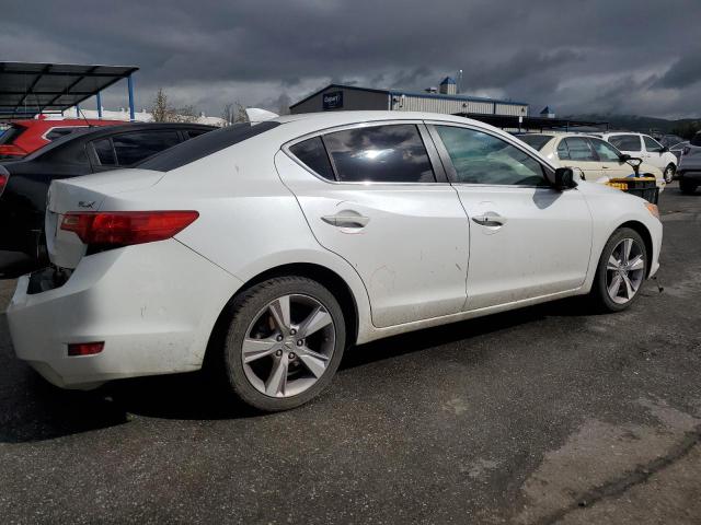 19VDE1F7XDE016256 - 2013 ACURA ILX 20 TECH WHITE photo 3