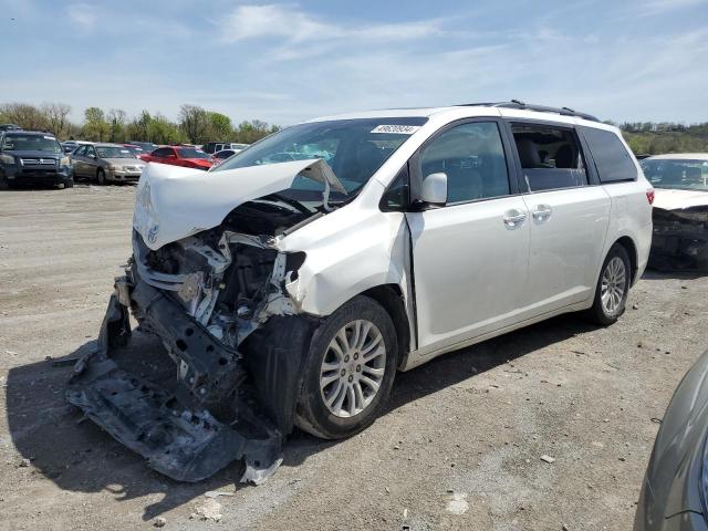 5TDYK3DC3FS579526 - 2015 TOYOTA SIENNA XLE WHITE photo 1