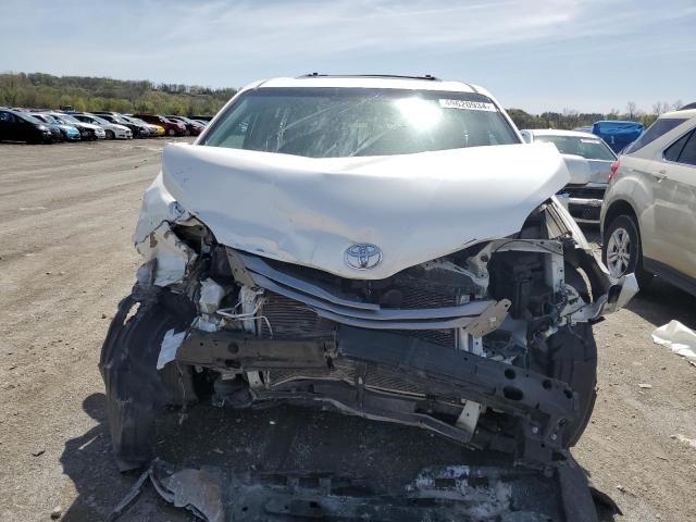 5TDYK3DC3FS579526 - 2015 TOYOTA SIENNA XLE WHITE photo 5