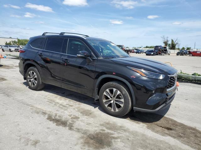 5TDGZRBH9NS230605 - 2022 TOYOTA HIGHLANDER XLE შავი ფოტო 4