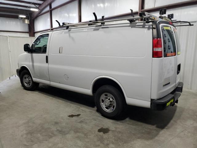 1GCWGAFG8J1164897 - 2018 CHEVROLET EXPRESS G2 WHITE photo 2